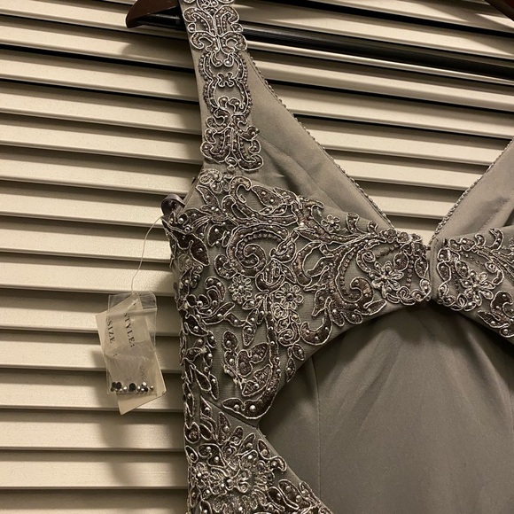 Elegant Silver Embellished Dress NWT - Picture 13 of 14